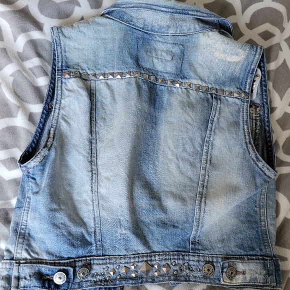 Jean jacket vest. Size 4. - Picture 4 of 10
